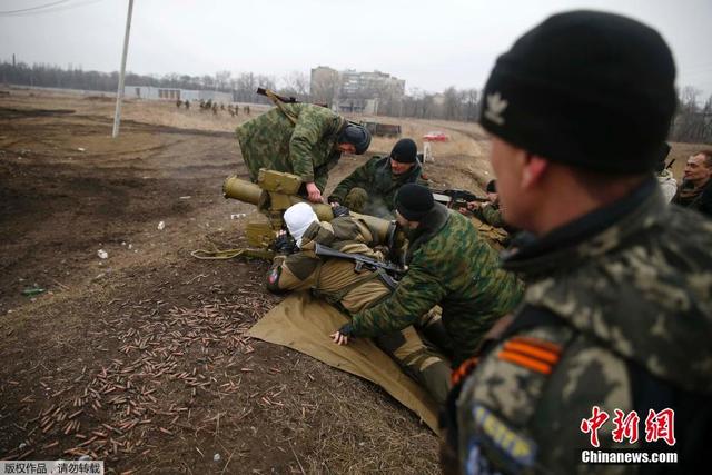 乌克兰民间武装射击训练 AK步枪火箭炮悉数上阵