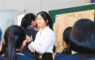 探寻诗人人生轨迹 “网红”中学语文老师教学生绘制唐诗地图