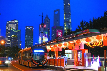 上海：燈光秀 迎國慶
