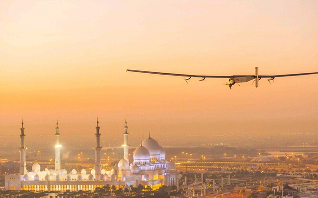 全球最大太阳能飞机将环球飞行5个月