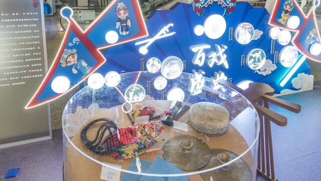 文化走亲 高铁虹桥站绽放中国戏曲的“花样年华”