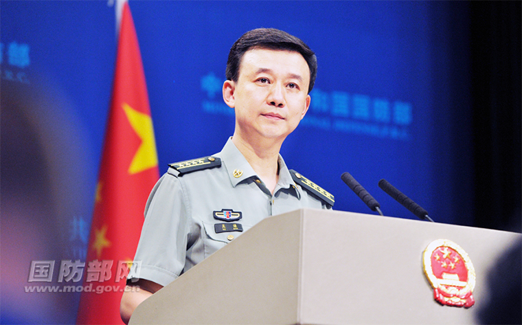 中国国防部：美舰非法进入中国南海岛礁邻近海域严重损害双方战略互信