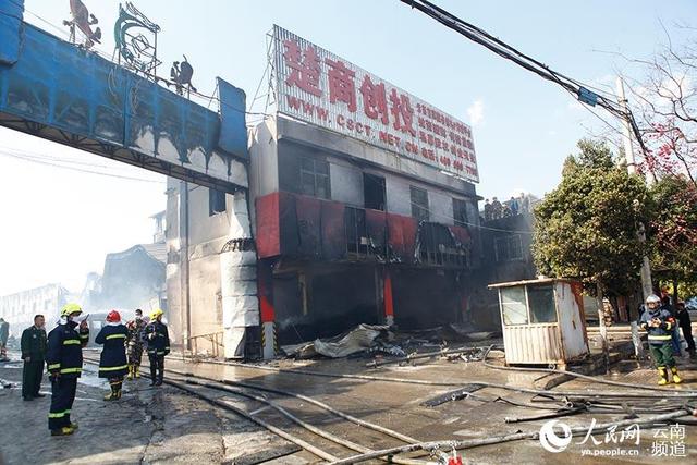 昆明一商貿中心發生火災已致9死10傷