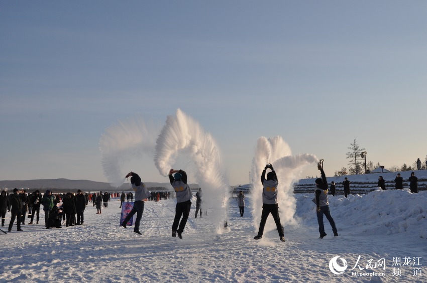 漠河迎-43.5℃入冬最低温 神州北极“泼水成冰”(组图)