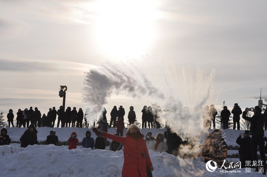 漠河迎-43.5℃入冬最低温 神州北极“泼水成冰”(组图)