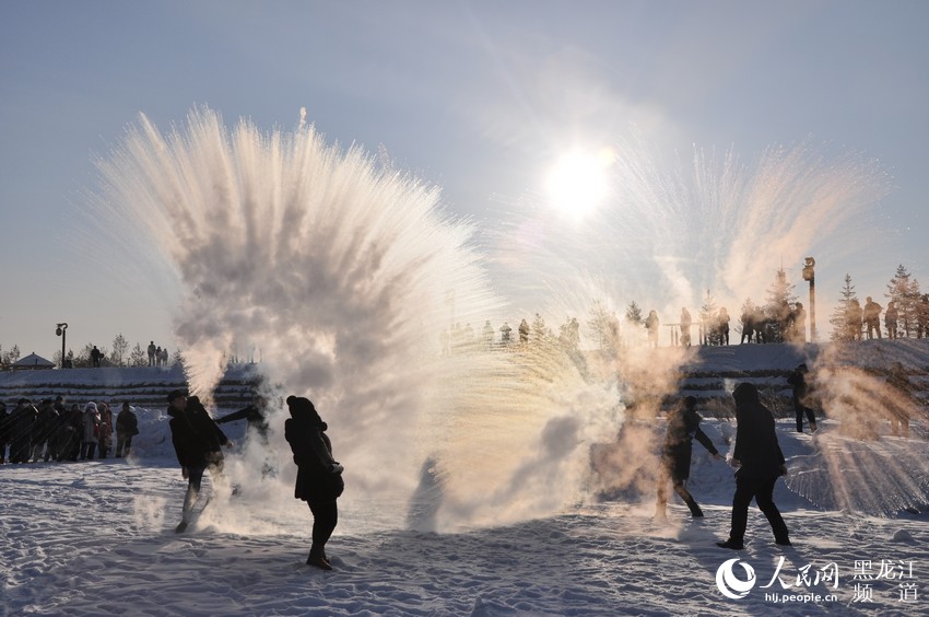 漠河迎-43.5℃入冬最低温 神州北极“泼水成冰”(组图)