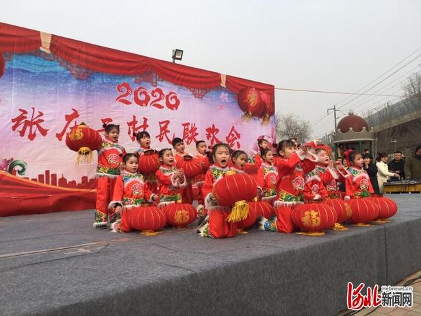 河北滄縣：村民自編自導自演 聯歡會年味兒十足