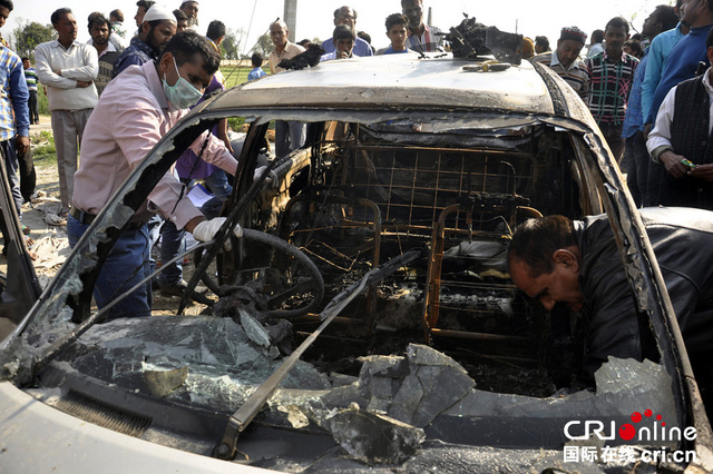 印度一运送鞭炮婚礼车爆炸 四名儿童被烧死