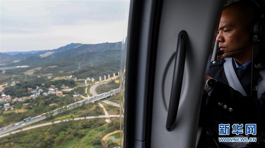 “智”行千里——特大城市交通治理的深圳样板