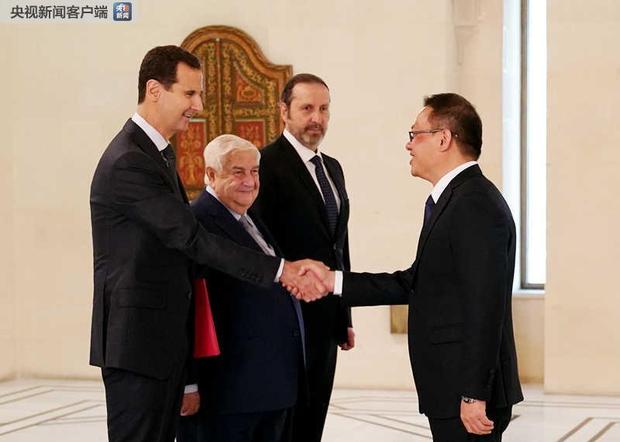 中国新任驻叙利亚大使冯飚向叙总统递交国书