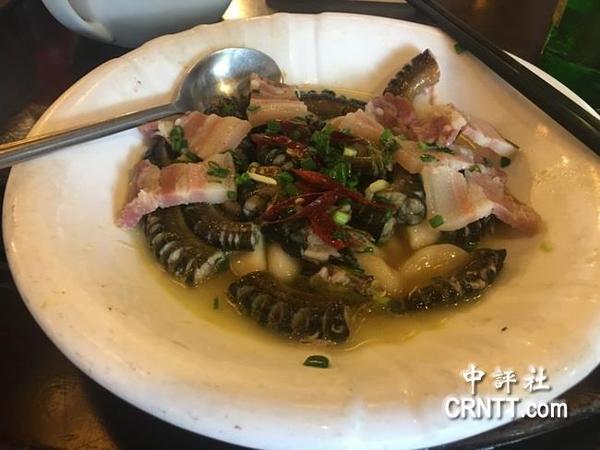 咸肉蒸黄鳝。(中评社 黄文杰摄)