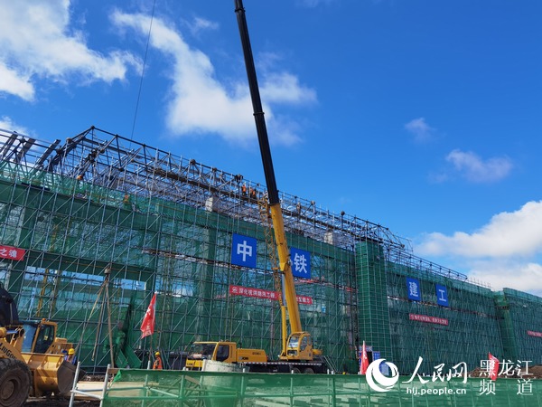 黑龙江省在建最长高铁牡佳高铁双鸭山西站站房结构封顶