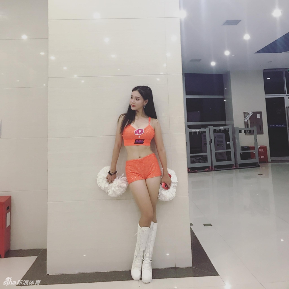 她是中国联赛最红啦啦队女郎! 她是中国联赛最红啦啦队女郎!