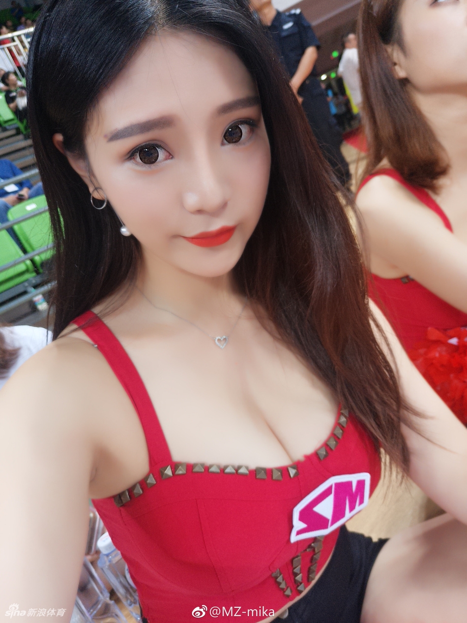 她是中国联赛最红啦啦队女郎! 她是中国联赛最红啦啦队女郎!