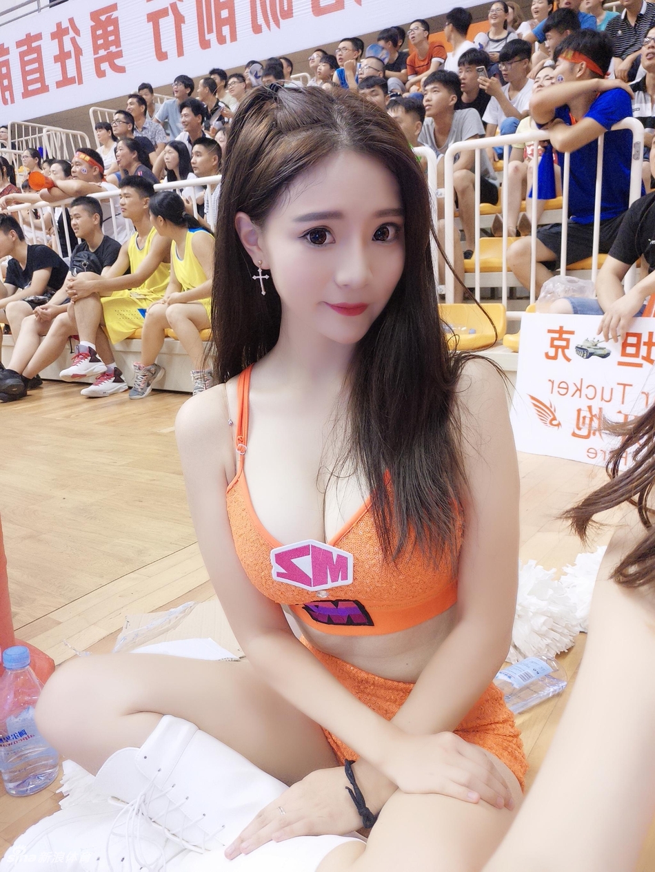 她是中国联赛最红啦啦队女郎! 她是中国联赛最红啦啦队女郎!