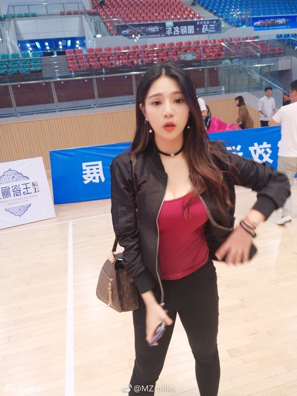 她是中国联赛最红啦啦队女郎! 她是中国联赛最红啦啦队女郎!