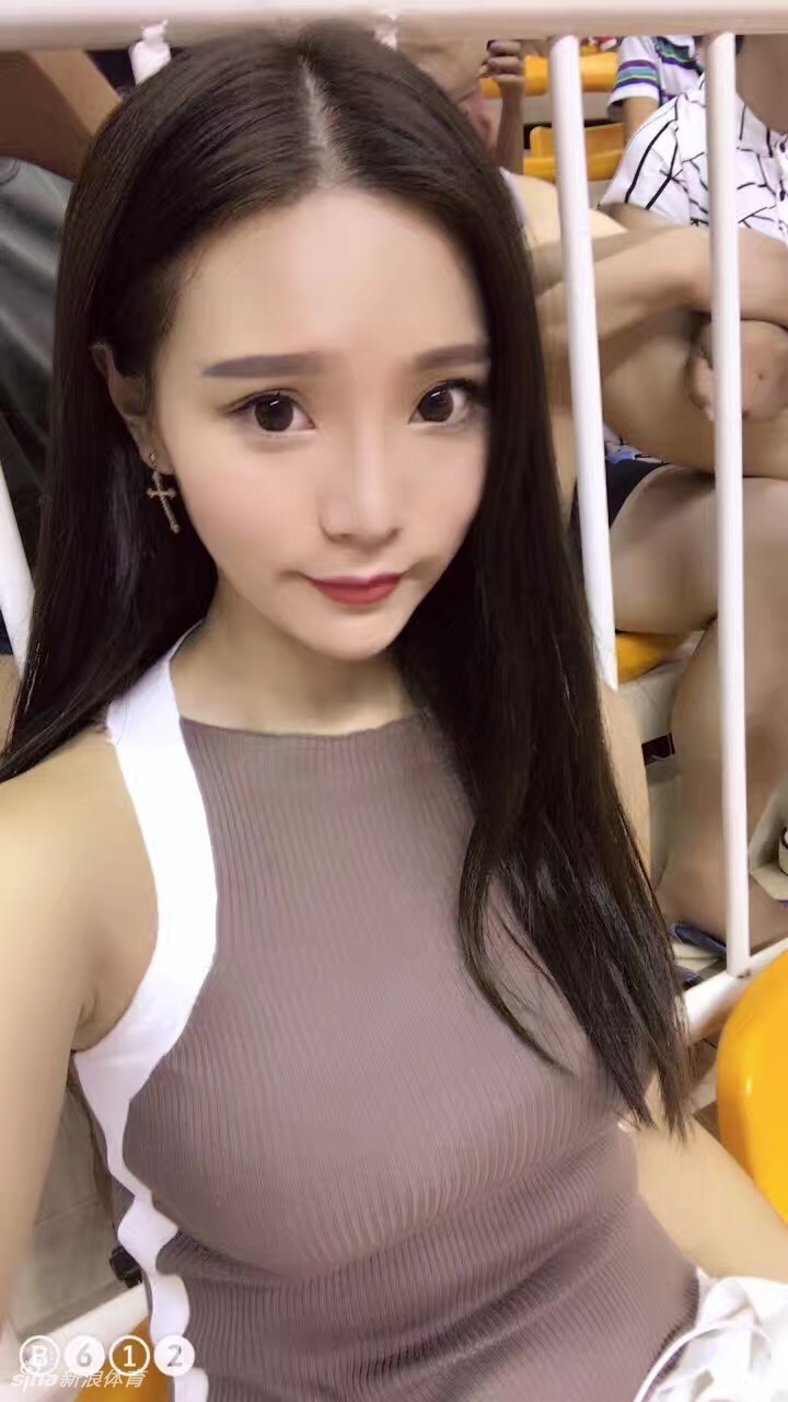 她是中国联赛最红啦啦队女郎! 她是中国联赛最红啦啦队女郎!