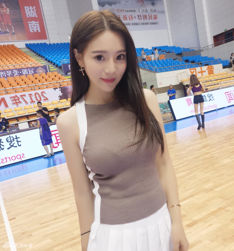 她是中国联赛最红啦啦队女郎! 她是中国联赛最红啦啦队女郎!