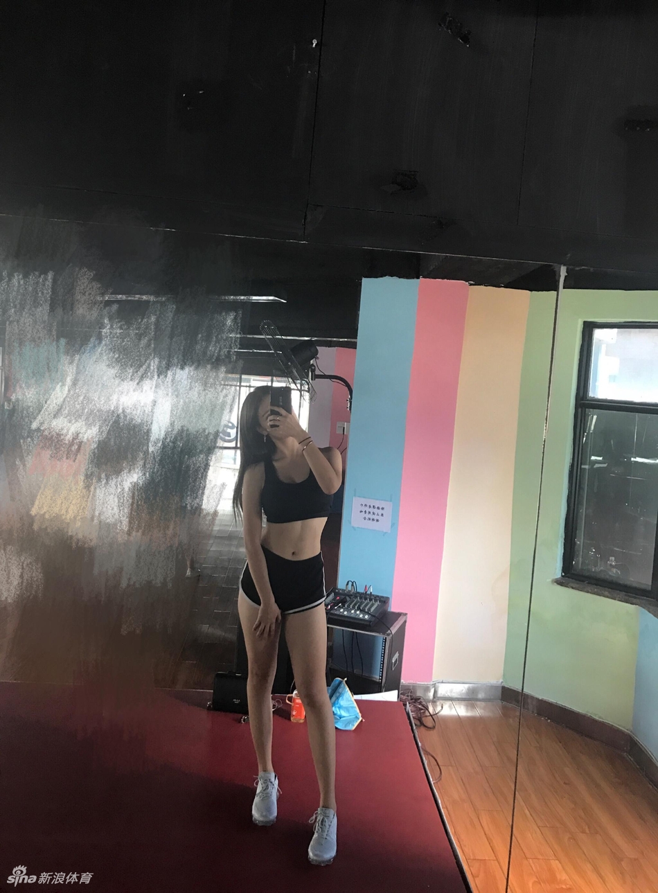 她是中国联赛最红啦啦队女郎! 她是中国联赛最红啦啦队女郎!