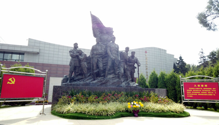 【民族团结党旗红】共产党员一切都是为了人民 给百姓多干点事