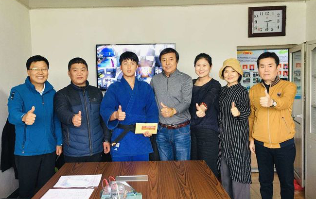 불우학생들에게 조학금 전달_fororder_图片1