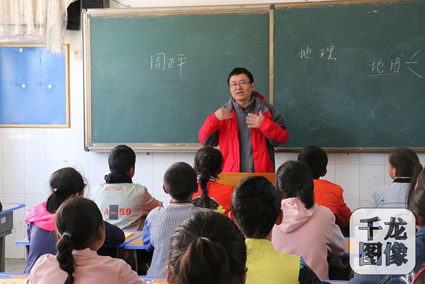 为了解决这一问题,当地政府谋划了日喀则教育城建设,把高海拔地区学校