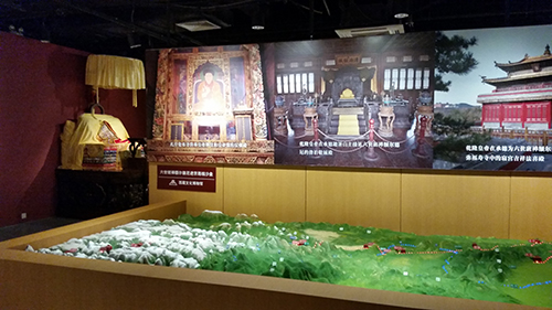 藏传佛教活佛转世专题展 (人民网记者闫妍 摄)