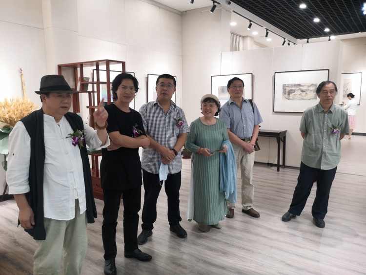 （B 文娛列表 三吳大地泰州 移動版）“對話”中國畫精品展在泰州開幕