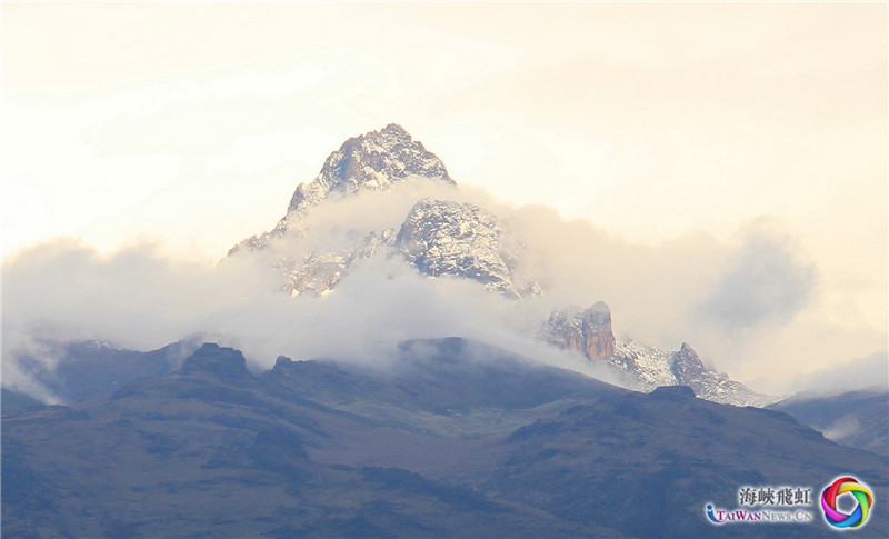云山雾罩。 (王新俊 摄)