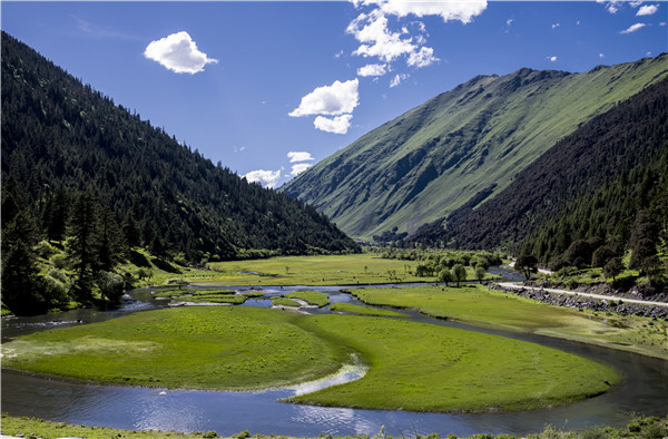 甘孜州道孚县守护绿水青山培育金山银山