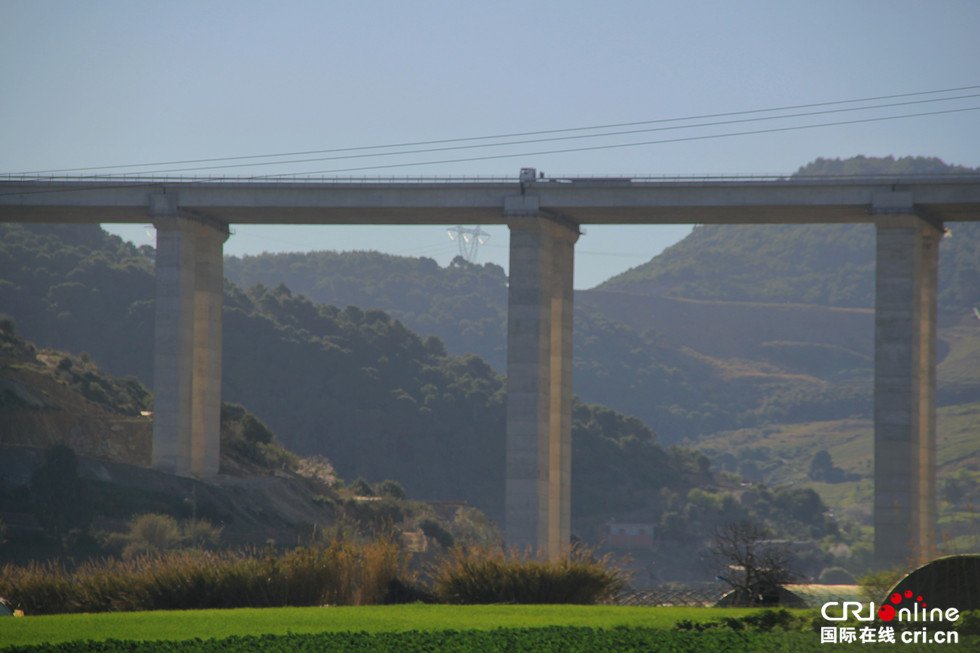 图片默认标题_fororder_00094-阿尔及利亚的中国项目将两国人民团结起来-阿尔及利亚-goumidi mohamed-1_副本