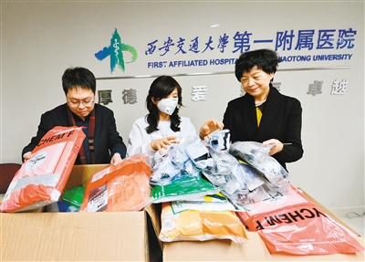 熱心市民—— 發動近千名網友捐款 醫院收到急缺物資