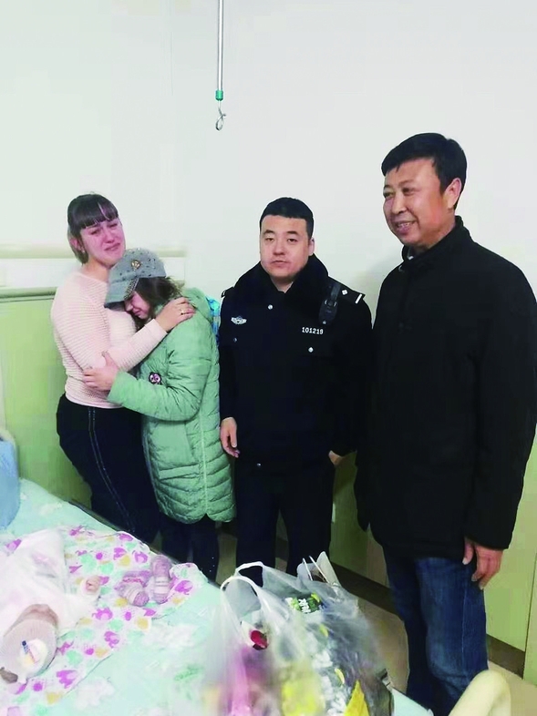 俄罗斯少女迷路跑进哈五院医护人员帮找妈妈
