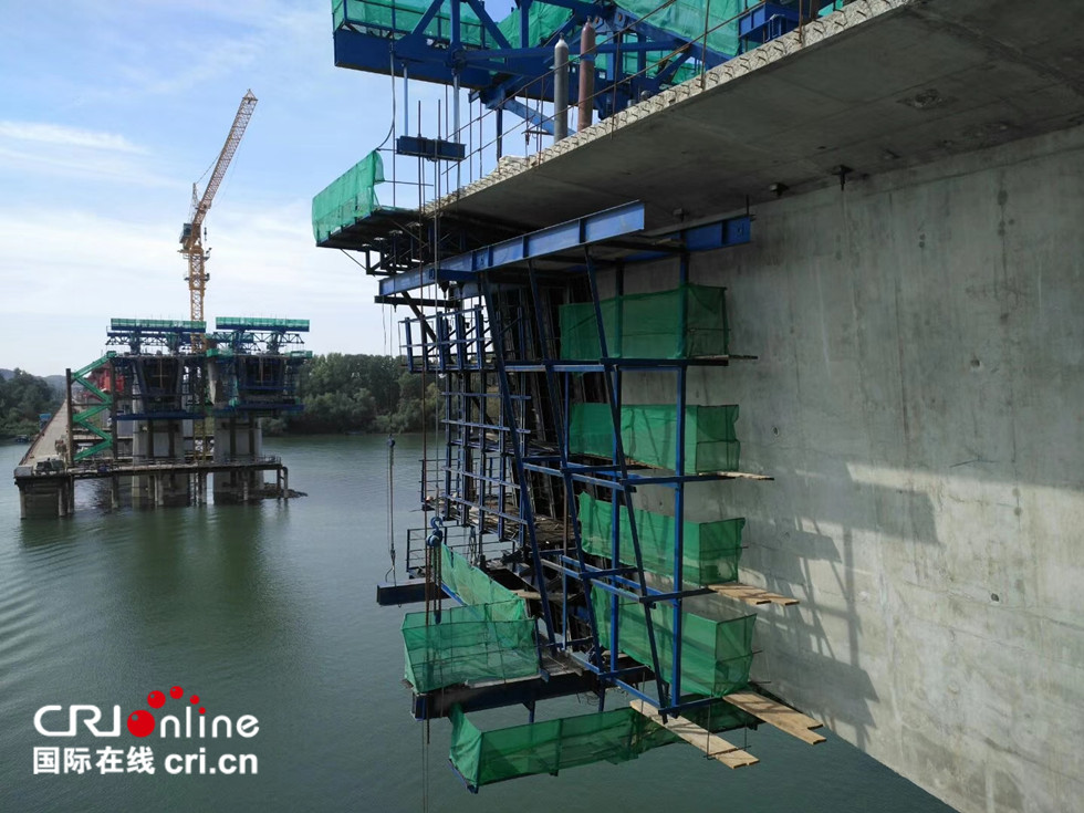 图片默认标题_fororder_00019-《萨瓦河上》组图：中国交建在塞尔维亚萨瓦河上建造的第一个大桥-中国-王智4_副本