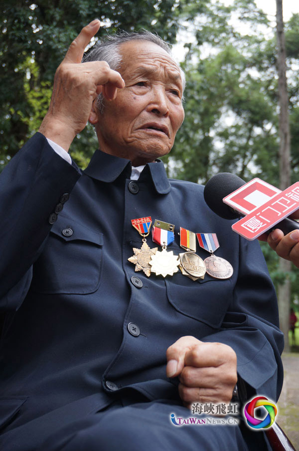 老兵卢彩文在采访中表示,落后就要挨打,没有强大军事实力就无法保障和平。