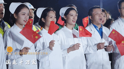 武汉超燃快闪现场，笑着笑着就哭了