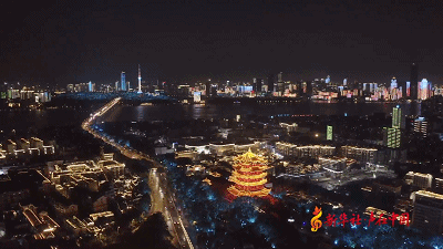 武汉超燃快闪现场，笑着笑着就哭了