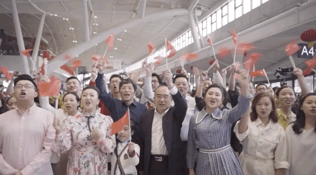 武汉超燃快闪现场，笑着笑着就哭了