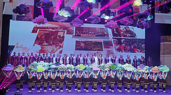 （过审）宜宾市举行脱贫攻坚颁奖晚会