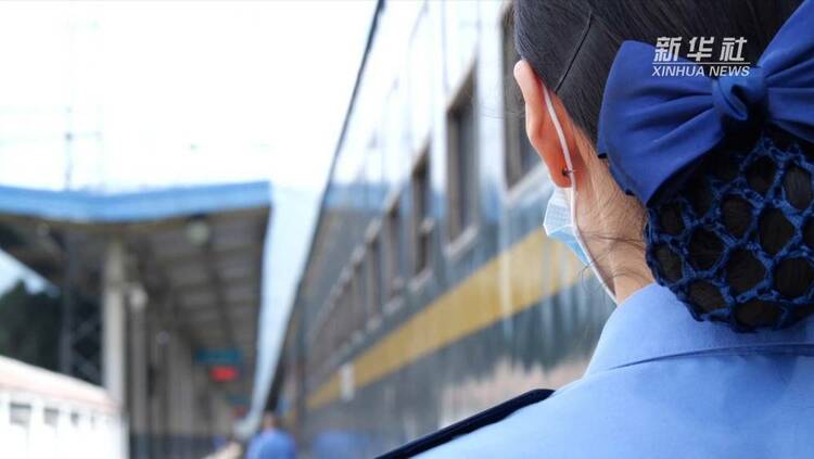 坐著高鐵看中國｜成昆鐵路：穿行在大涼山的扶貧“慢火車”