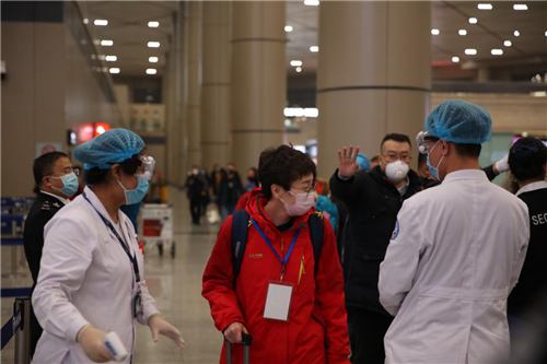 最美逆行!哈醫大一院首批抗疫醫療隊45名醫護人員出征武漢