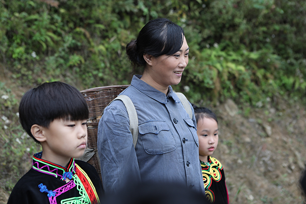 脱贫电影《云上的彩虹》在雅安市汉源县首映