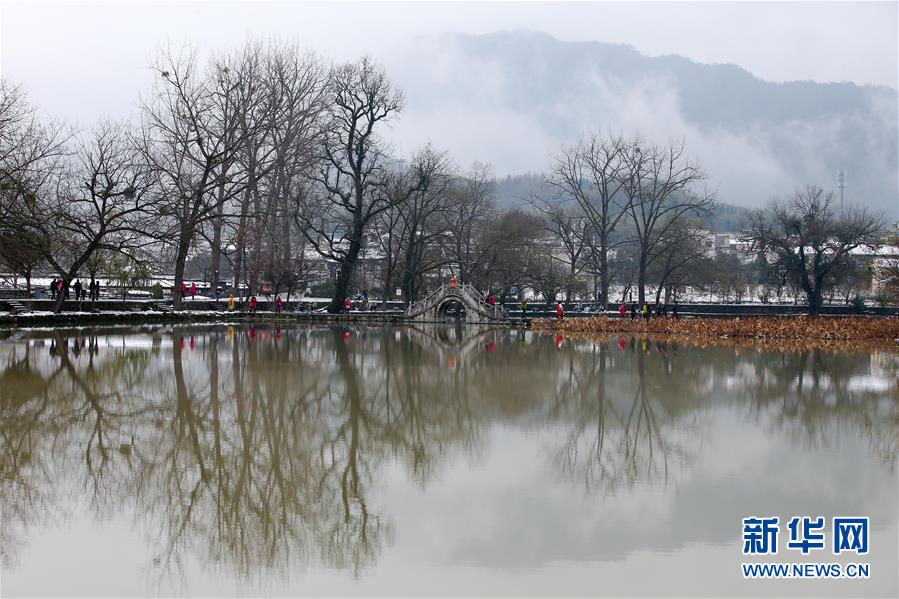 安徽黄山：雪落宏村