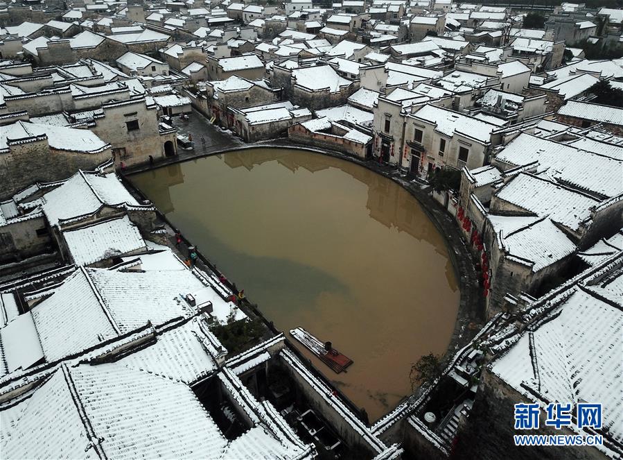 安徽黄山：雪落宏村