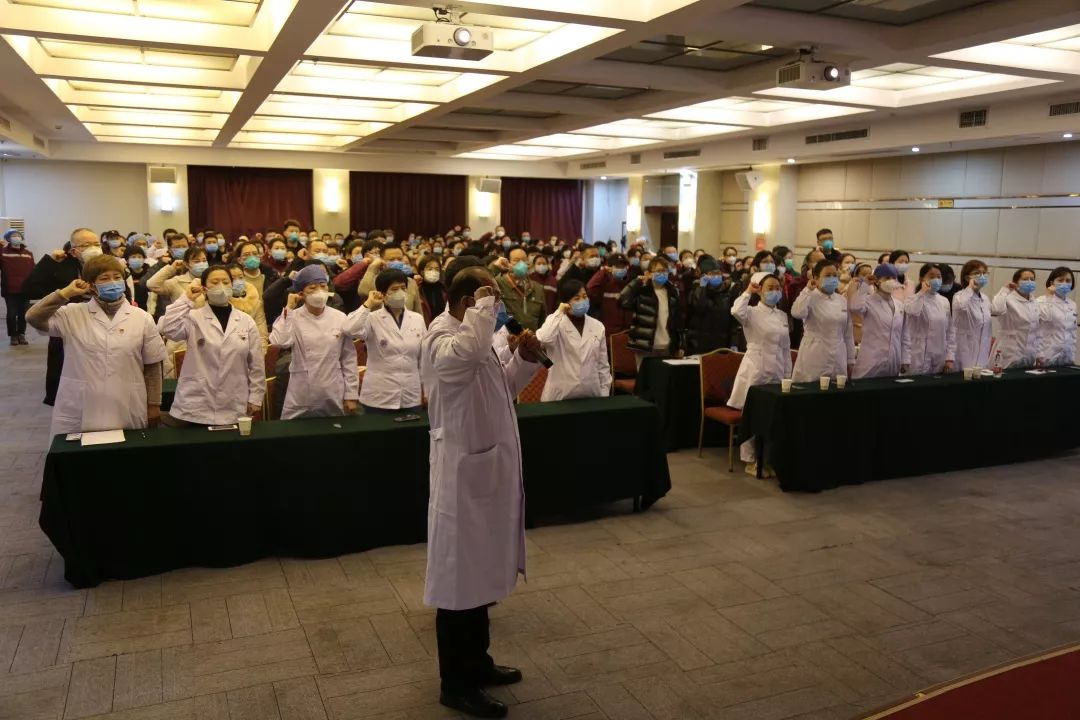 1月27日,在武汉市蔡甸区执行新型冠状病毒感染的肺炎疫情援助任务的