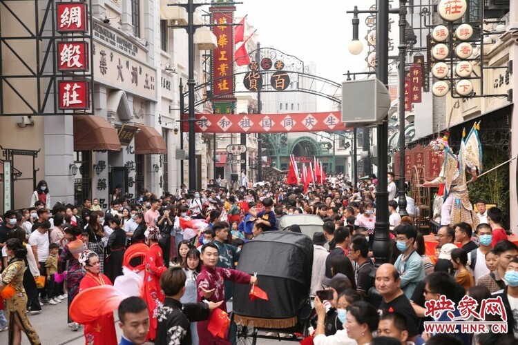 【旅游资讯】郑州电影小镇双节接待游客23.6万人次 杂技演出持续到10月18日