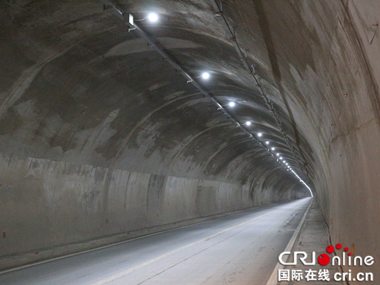 重庆丰都县方斗山隧道照明系统投入使用