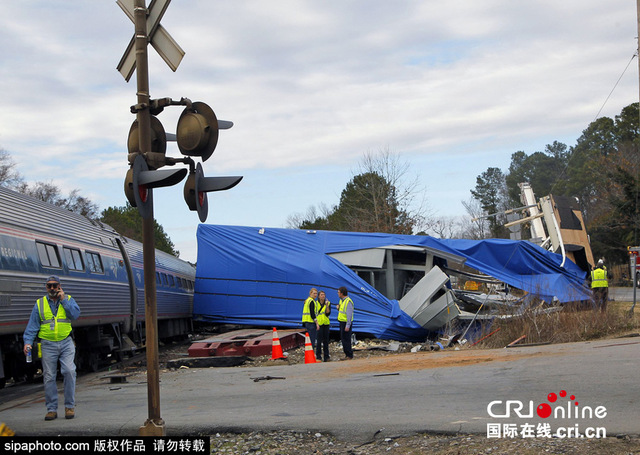 美國一列車與卡車相撞 致至少40人受傷