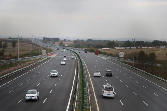“雙節”期間吉林省754.56萬輛小型車進出高速公路收費站