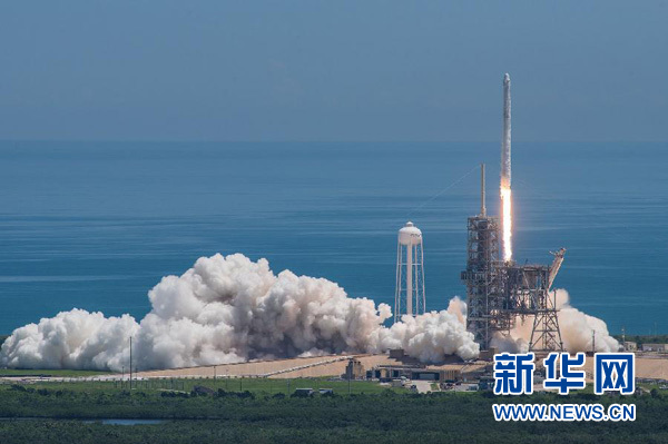 美国“龙”飞船为空间站送货 火箭第一级又一次成功回收 美国“龙”飞船为空间站送货 火箭第一级又一次成功回收